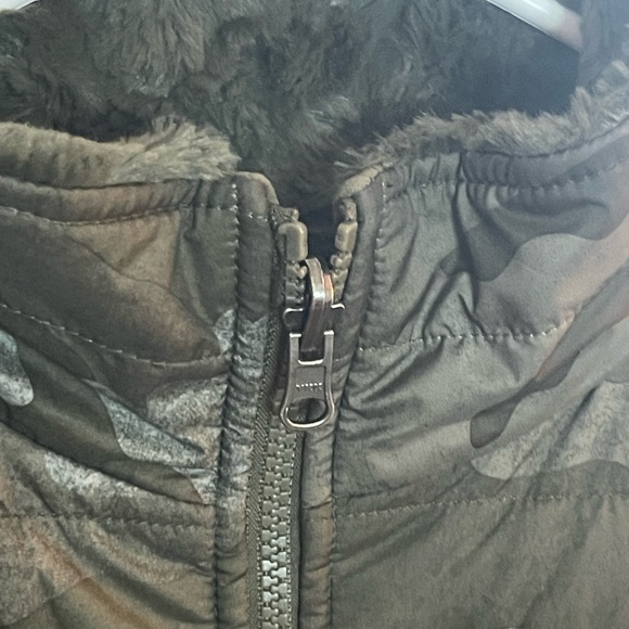 The North Face xlg girls size 18 Black and Gray Camouflage Ski Jacket reversible - Picture 16 of 16